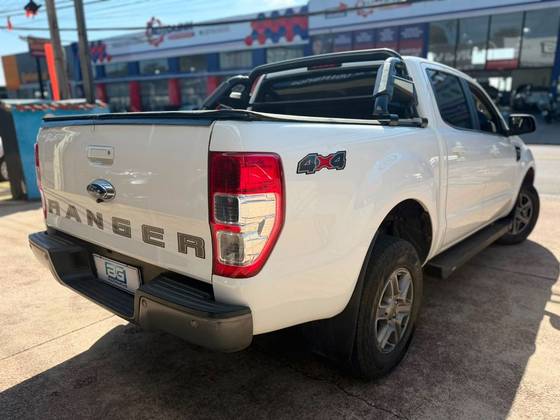 FORD RANGER 2.2 XLS 4X4 CD 16V DIESEL 4P AUTOMÁTICO